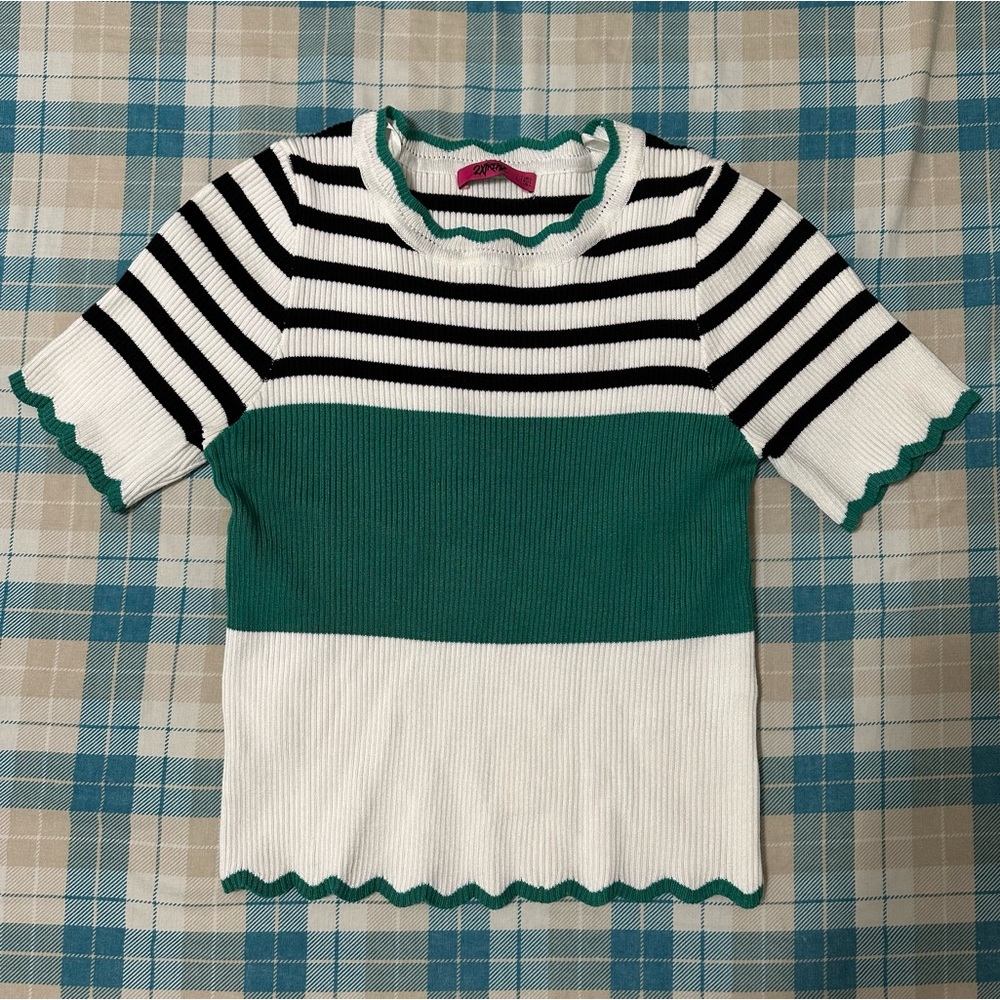 Short sleeve shirt like sweater vest with strip design